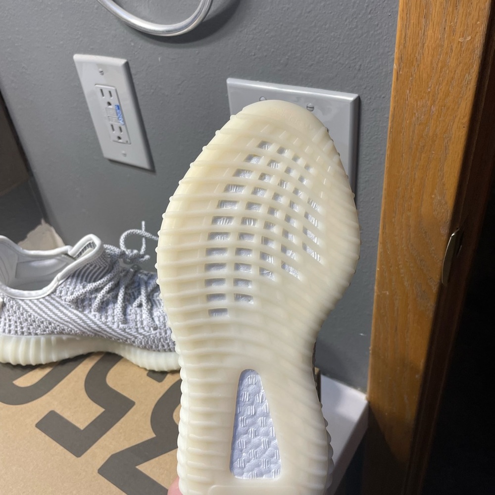 Adidas Yeezy Boost 350 V2 - Picture 3 of 5